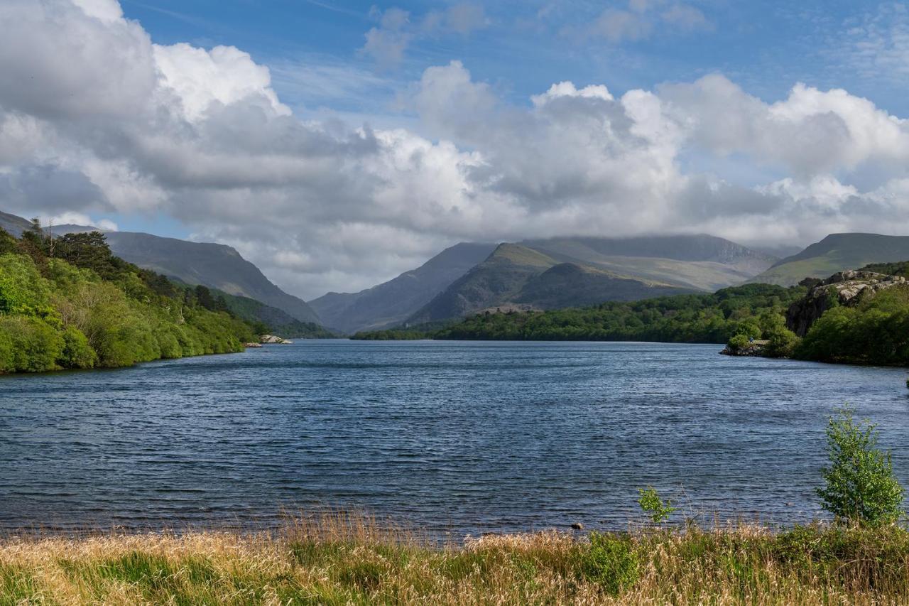 Arlyn, Padarn Lake Viewpoint In Snowdonia Caernarfon Exterior photo